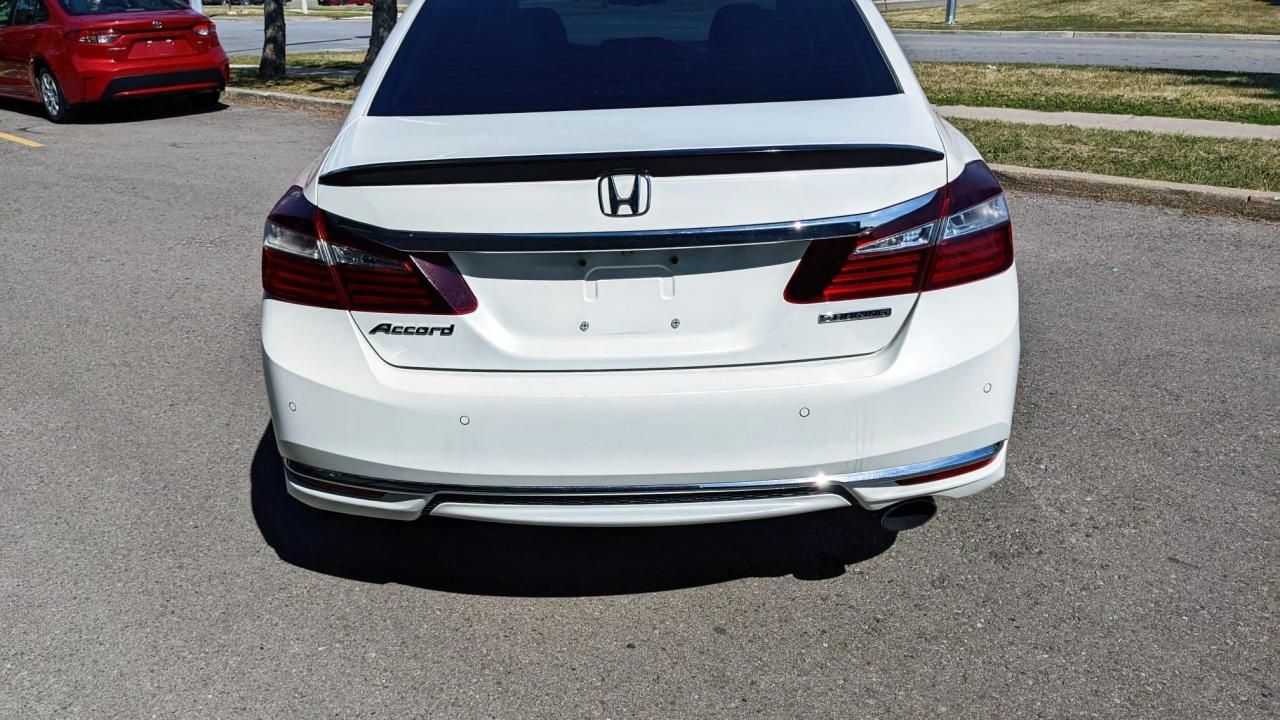 2016 Honda Accord Touring Photo3