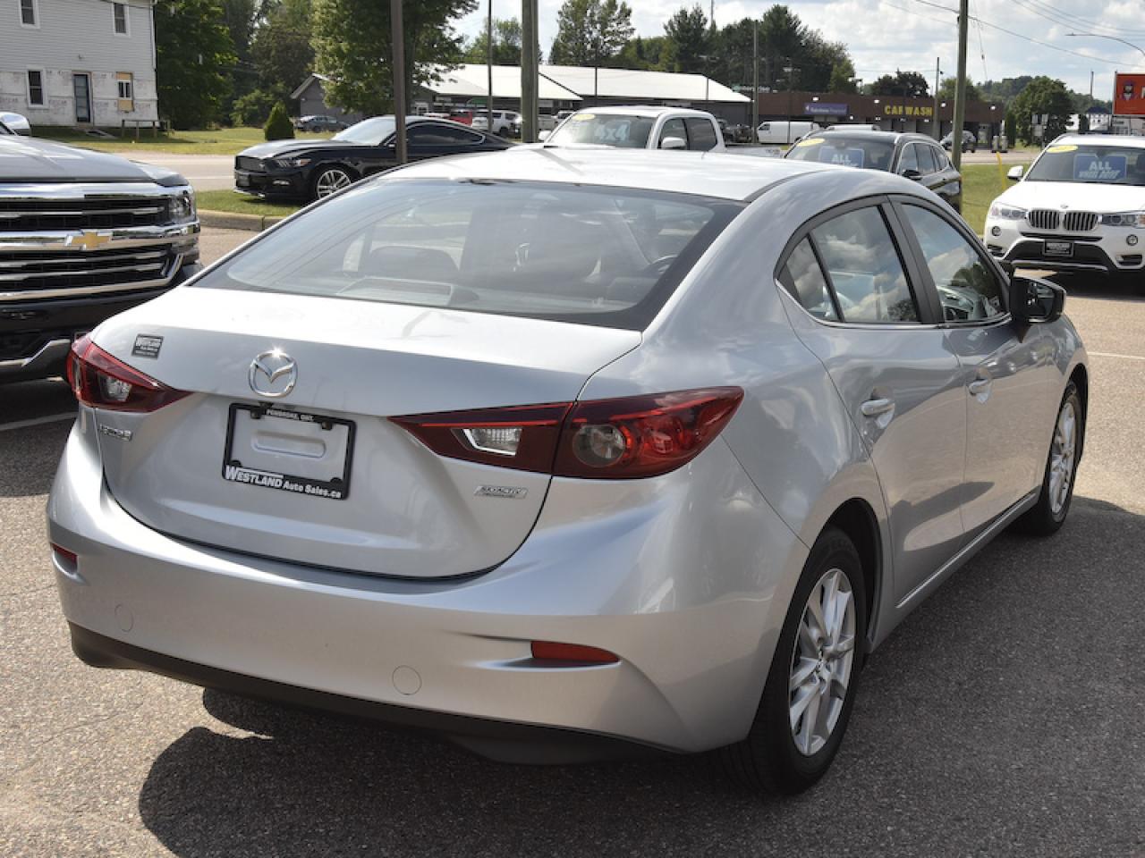 2017 Mazda MAZDA3  - Photo #6