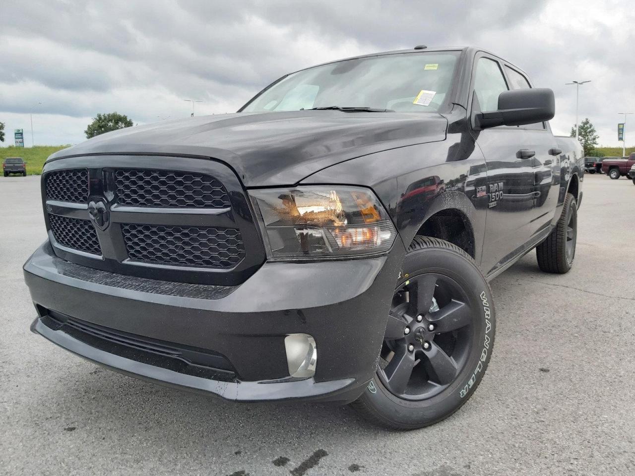 2022 RAM 1500 Classic TRADESMAN Photo2