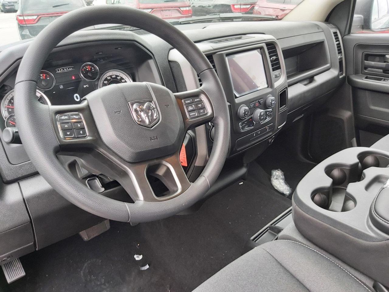 2022 RAM 1500 Classic TRADESMAN Photo3