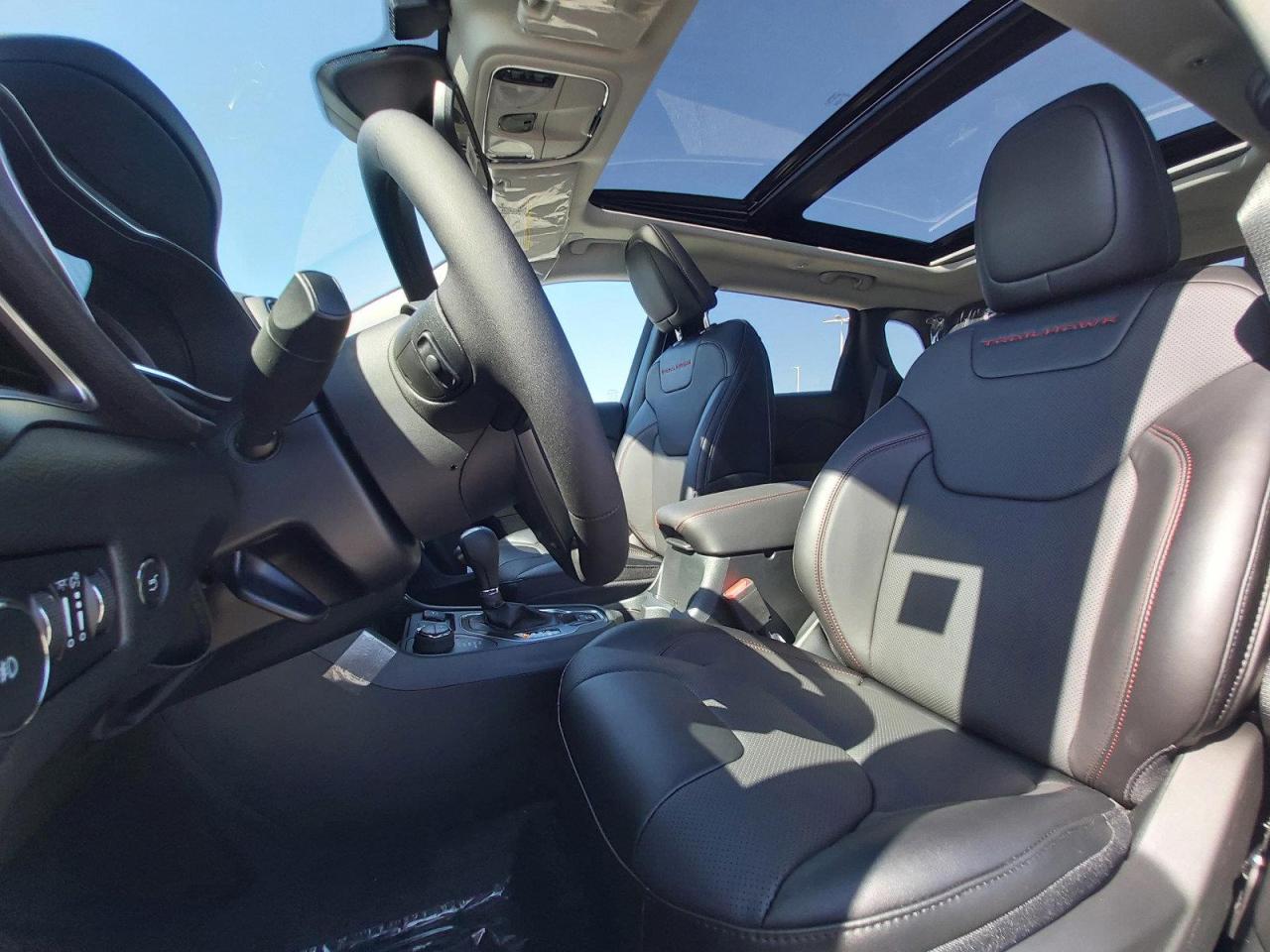 2022 Jeep Cherokee Trailhawk Photo4