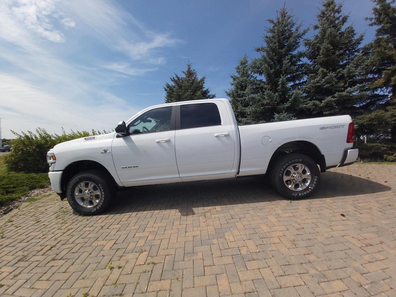 2022 RAM 3500 Big Horn Photo4