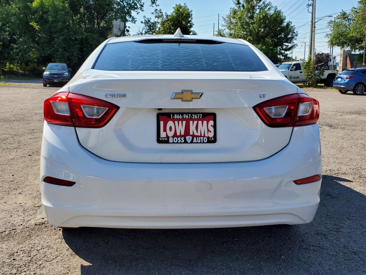 2017 Chevrolet Cruze 2LT Photo3