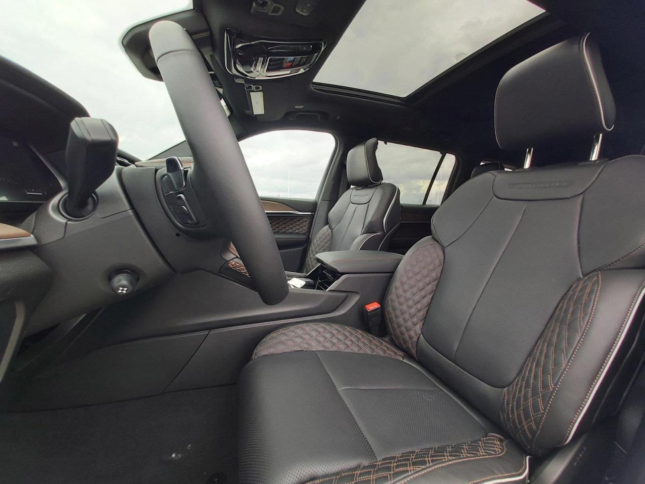 2023 Jeep Grand Cherokee L Summit Photo4