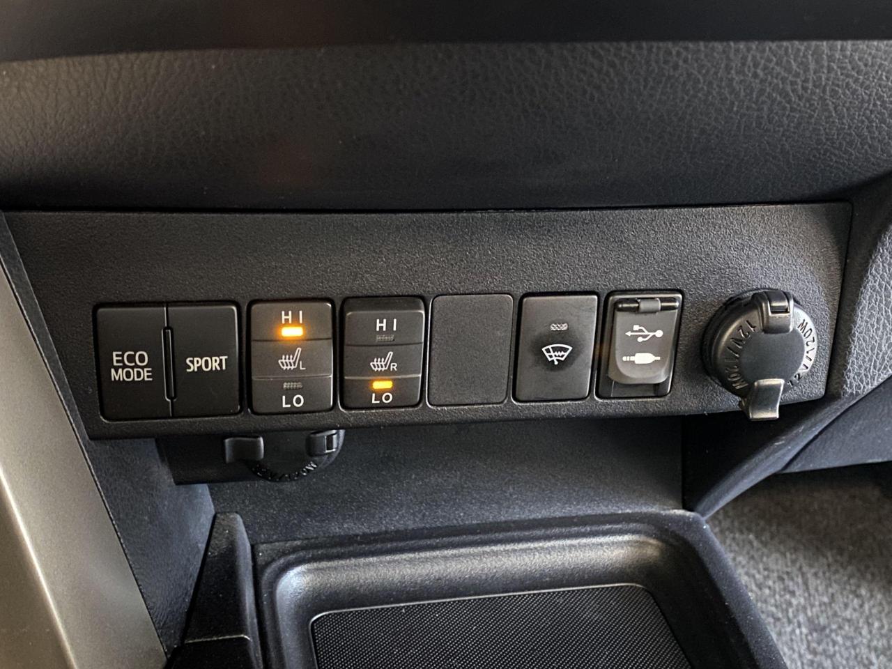 2013 Toyota RAV4 XLE AWD+New Tires+Roof+Heated Seats+Clean Carfax Photo34