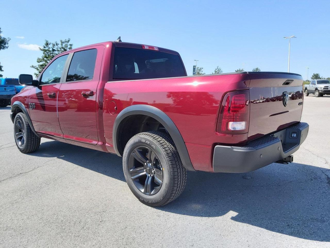 2022 RAM 1500 Classic SLT Photo4