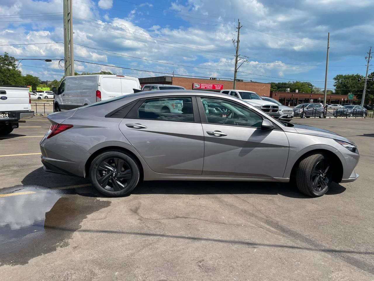 2023 Hyundai Elantra Preferred IVT like new NO ACCIDENT CARPLAY LANE KE - Photo #8