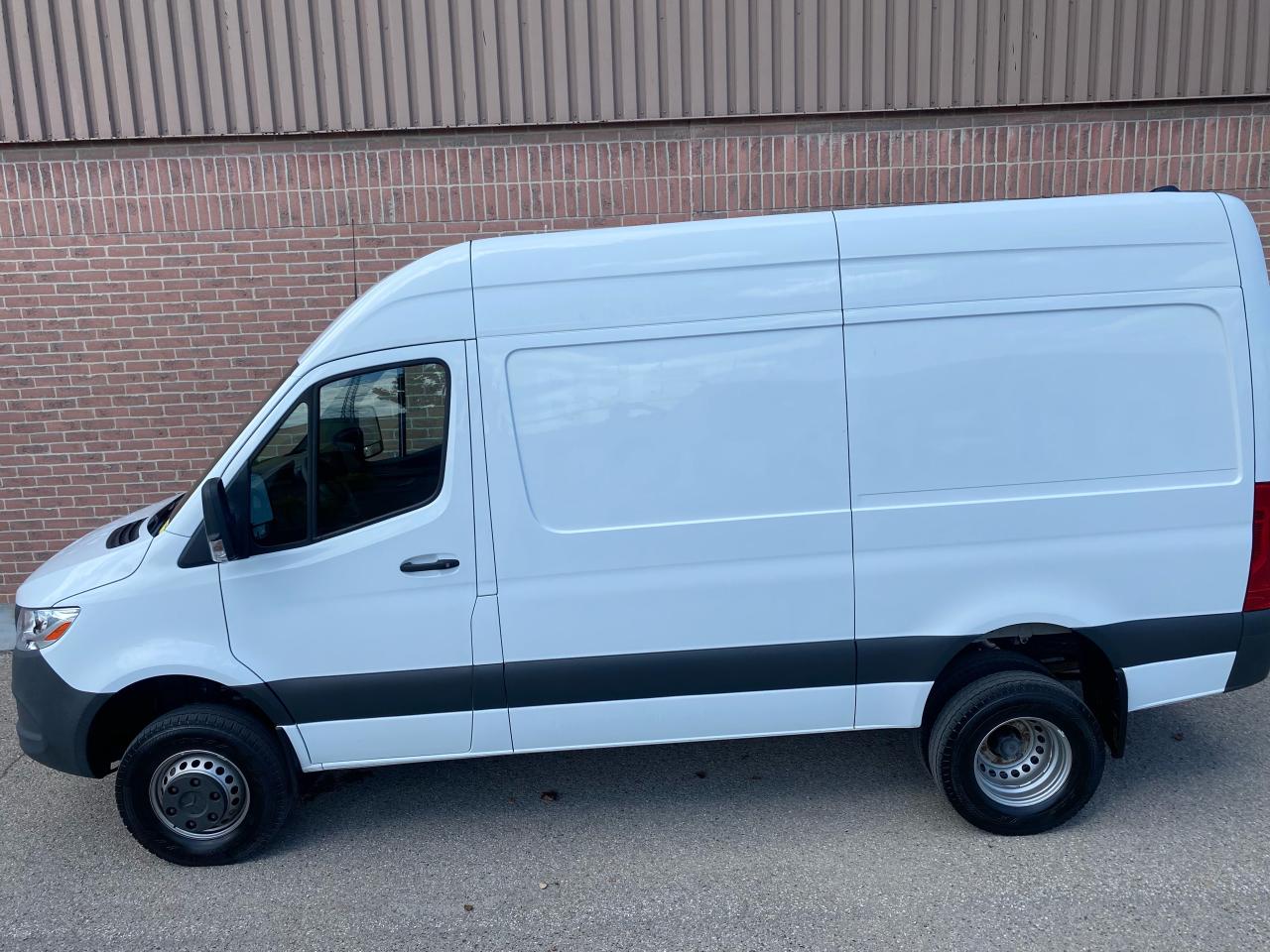 2019 Mercedes-Benz Sprinter 3500XD High Roof V6 144" 4x4 Photo3