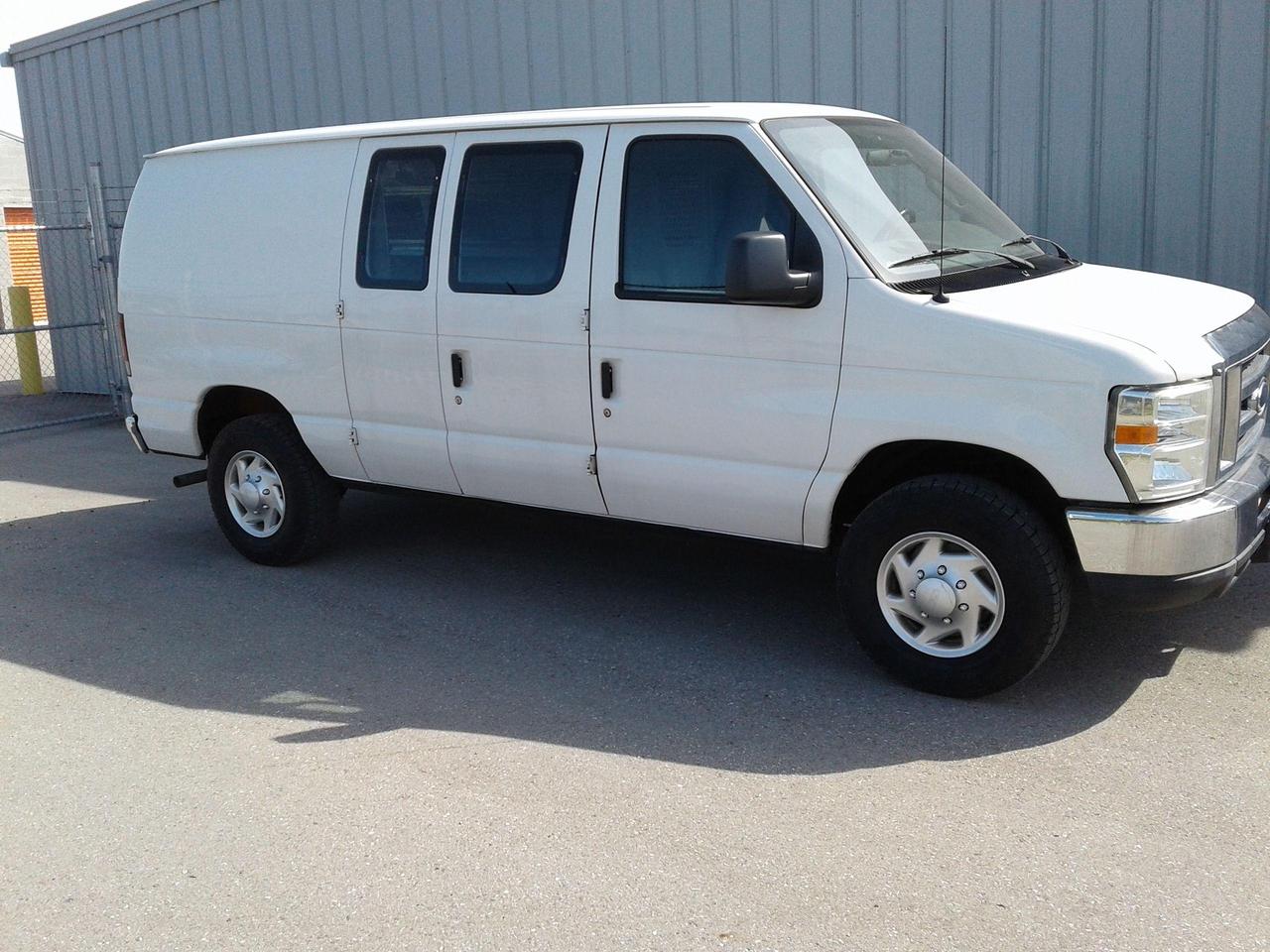 2012 Ford E-250 CARGO VAN Photo1