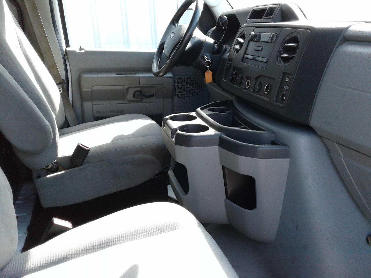 2012 Ford E-250 CARGO VAN Photo2