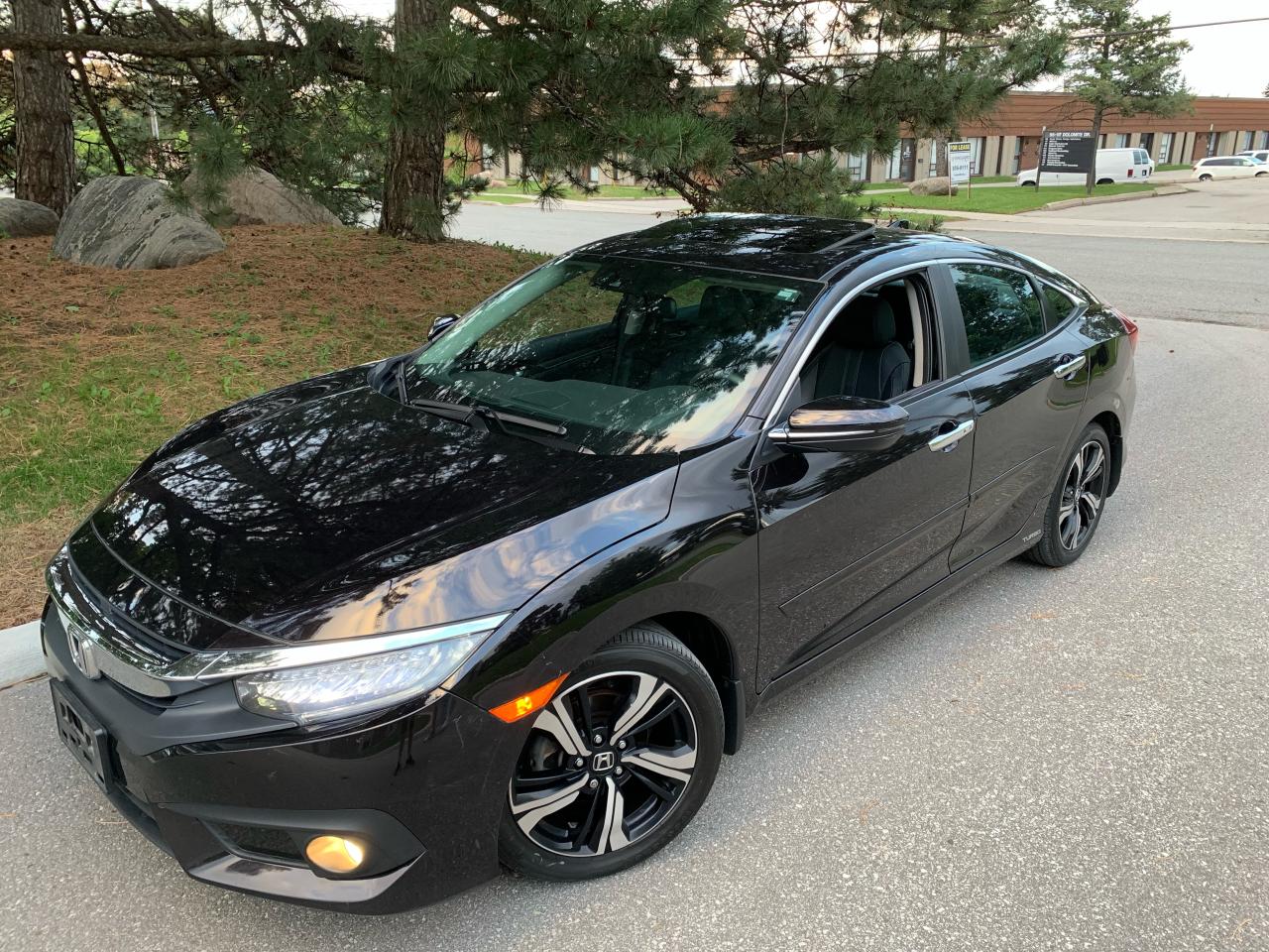 2016 Honda Civic 4dr CVT TOURING-ONLY 43,144KMS!! TOP OF THE LINE!! RARE 6 SPEED MANUAL TRANS.!! Photo3