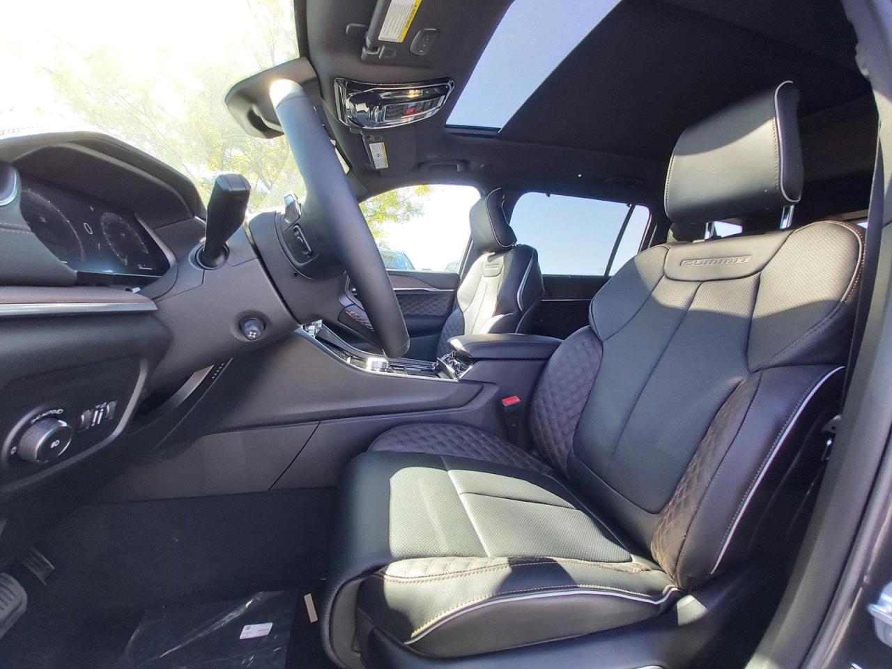 2023 Jeep Grand Cherokee L Summit Photo4