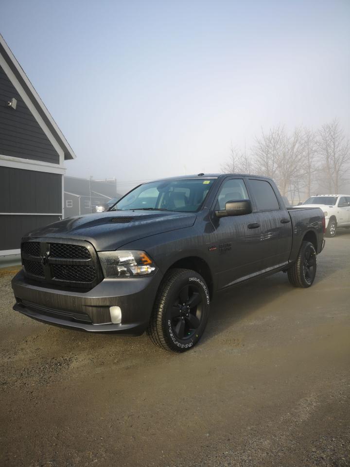 2022 RAM 1500 Classic EXPRESS 4X4 CREW CAB 5'7" BOX Photo14