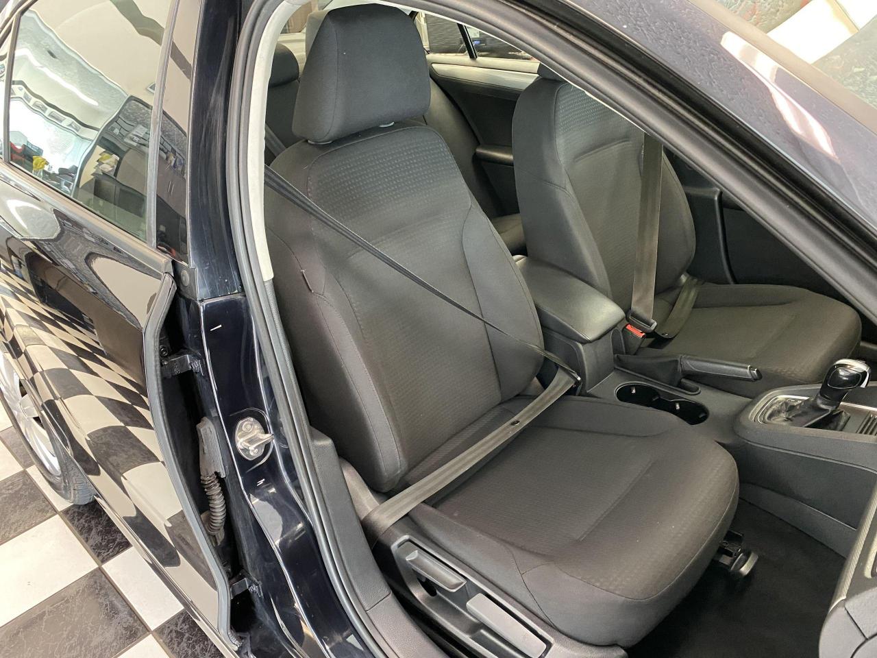2015 Volkswagen Jetta Trendline+A/C+New Tires+Brakes+Camera+CLEAN CARFAX - Photo #22