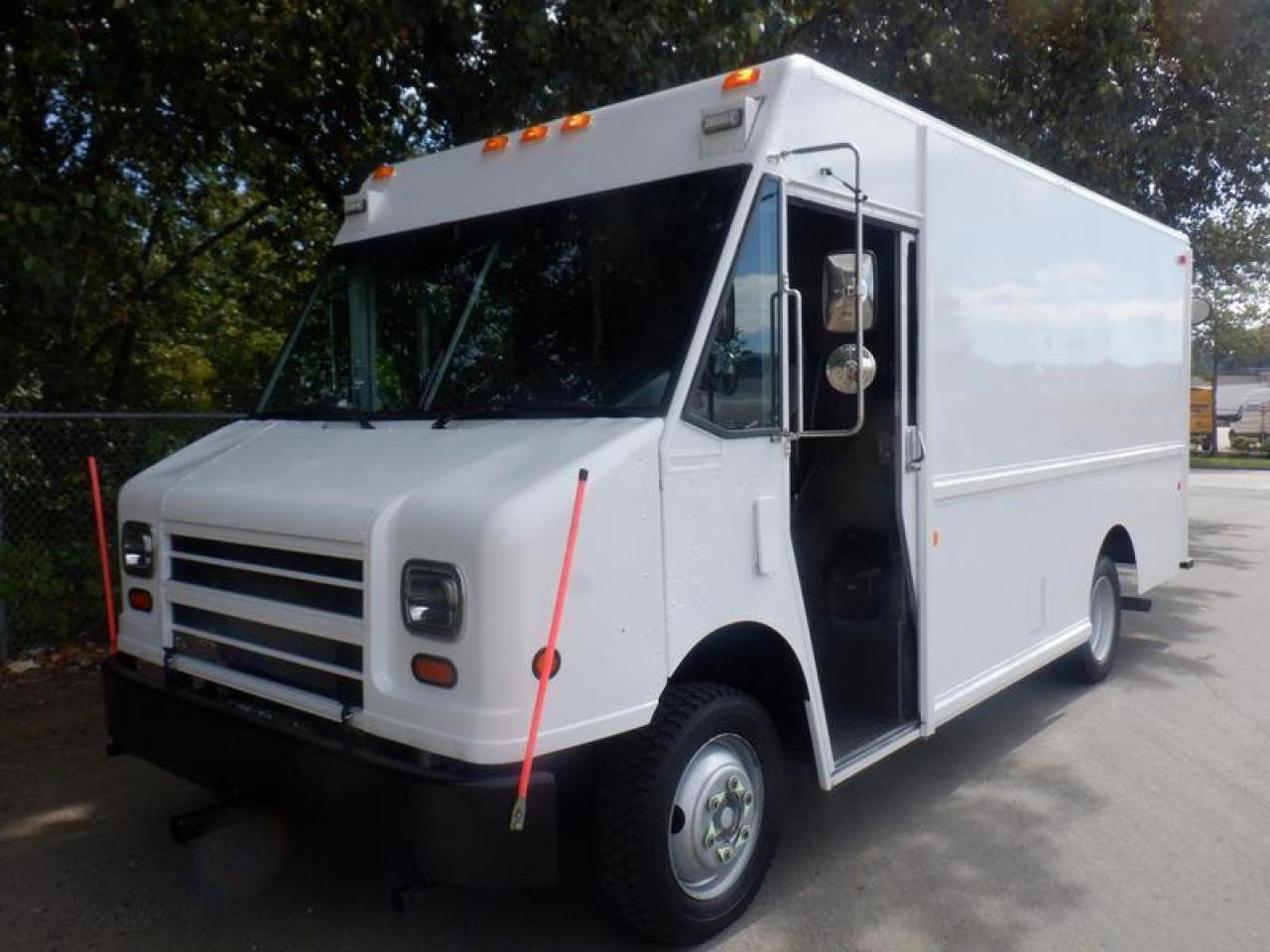 Used 2003 Freightliner MT45 Chassis Cargo Step Van Diesel for sale in Burnaby, BC