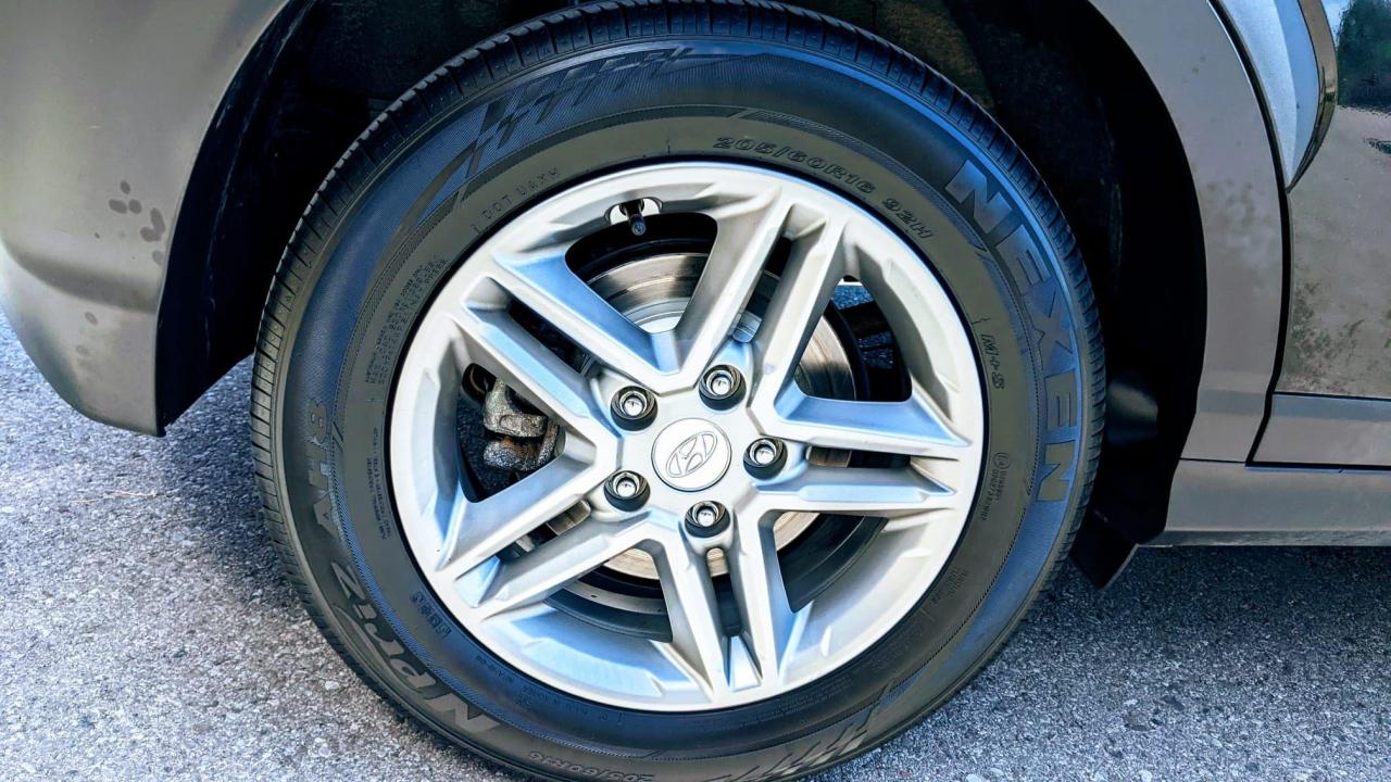 2020 Hyundai KONA 2.0L Essential AWD Photo4