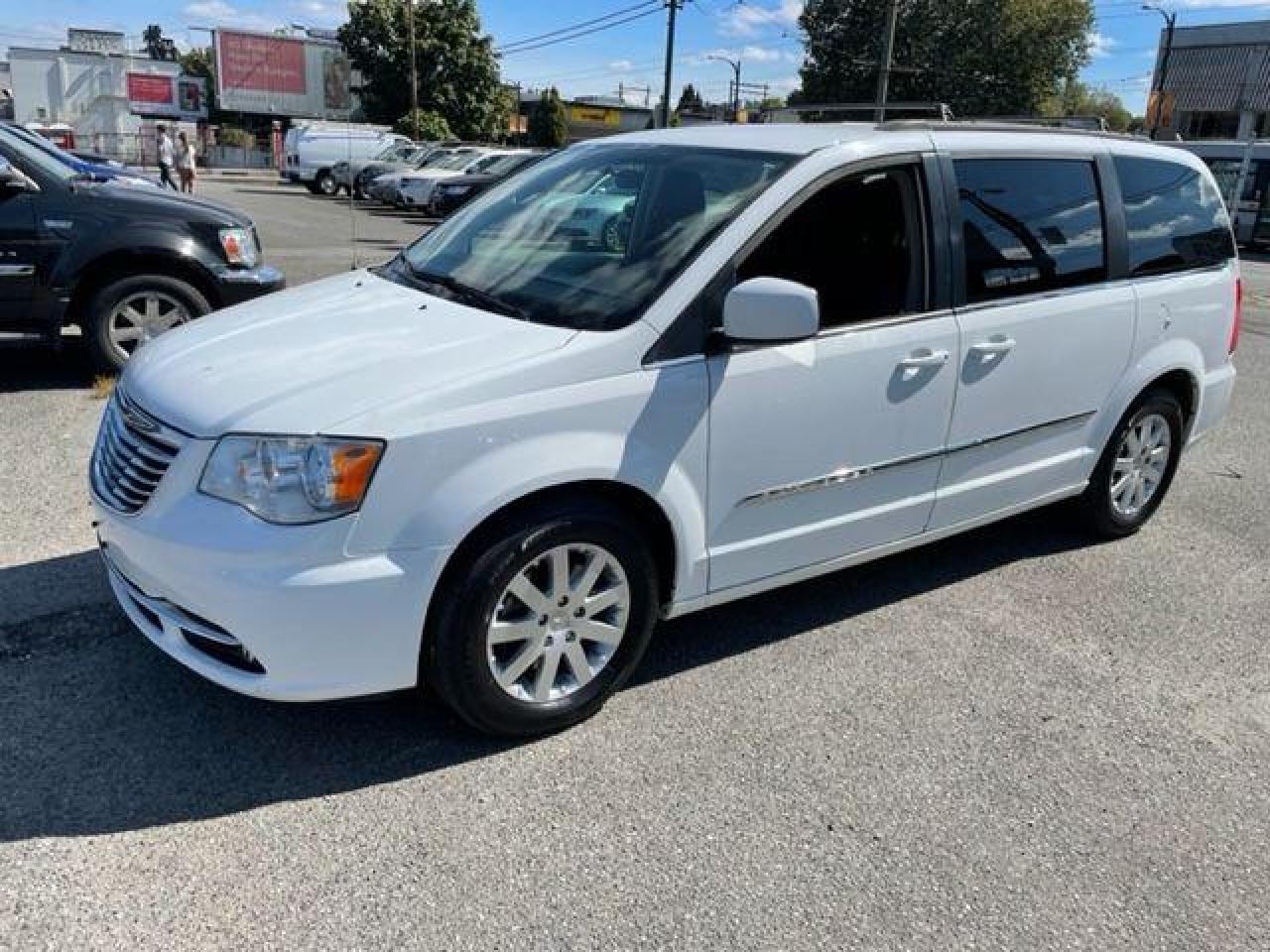 2016 Chrysler Town & Country TOURING