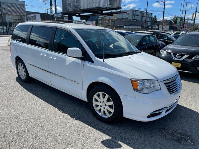 2016 Chrysler Town & Country TOURING - Photo #3