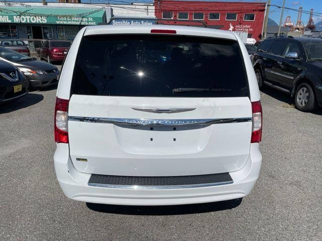 2016 Chrysler Town & Country TOURING - Photo #7