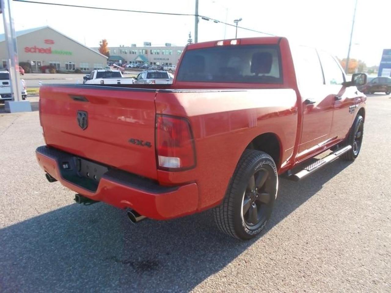 2022 RAM 1500 Classic TRADESMAN Photo3