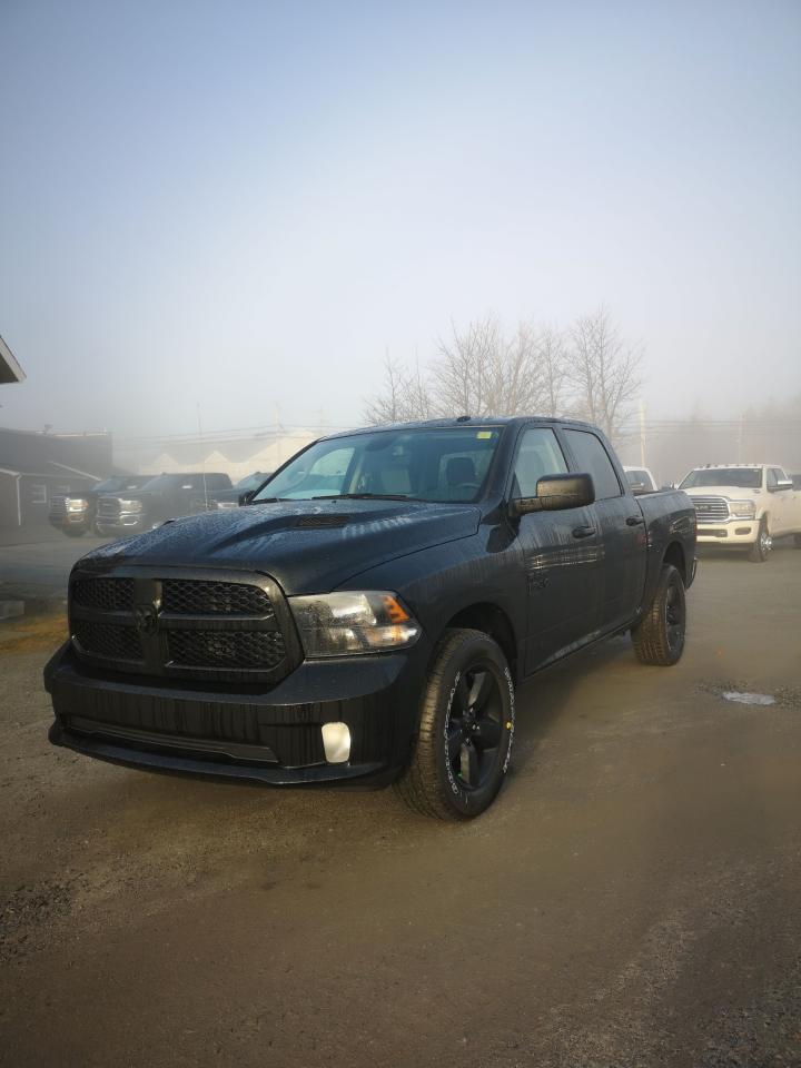 2022 RAM 1500 Classic EXPRESS 4X4 CREW CAB 5'7" BOX