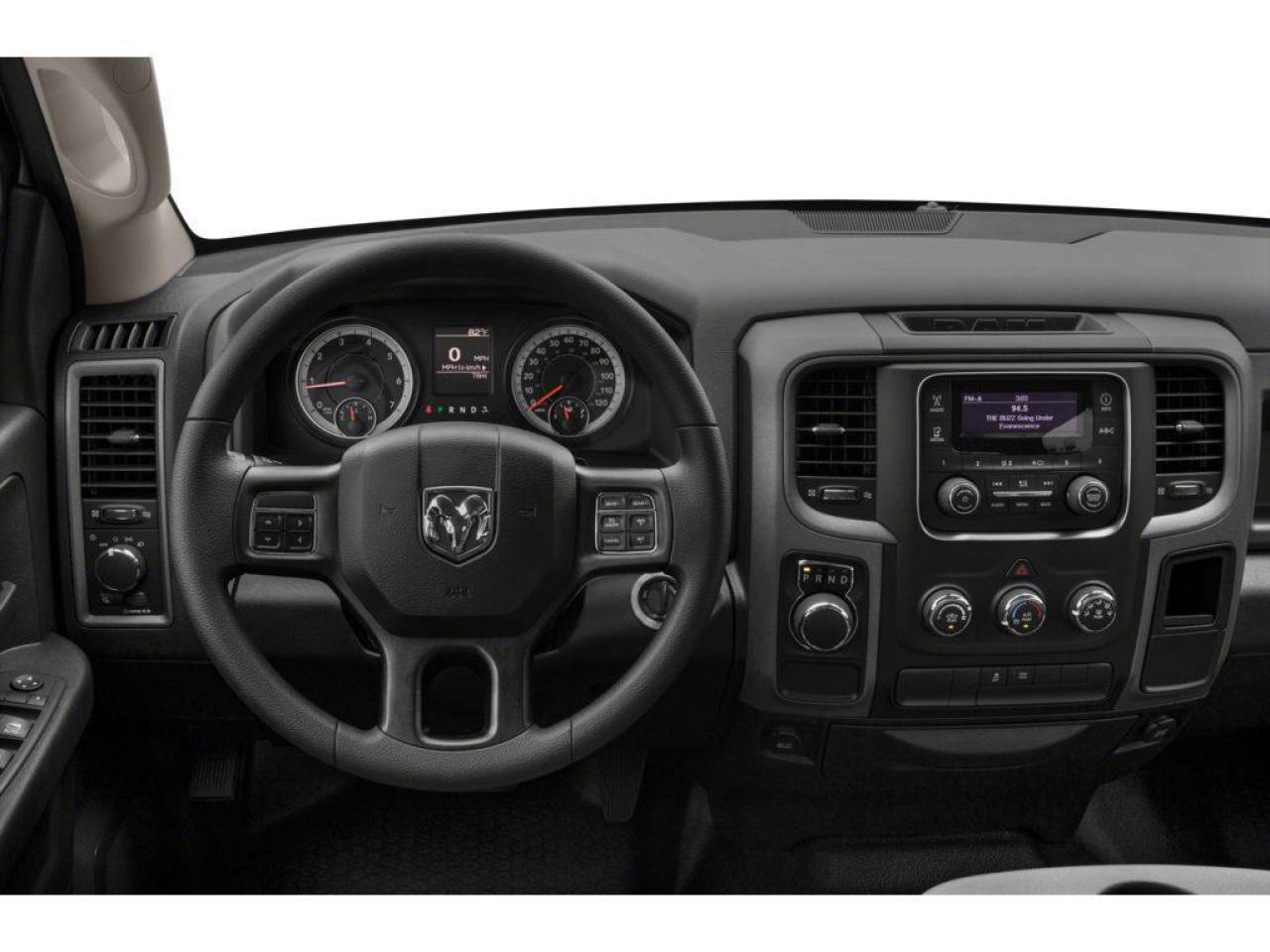 2022 RAM 1500 Classic TRADESMAN Photo3