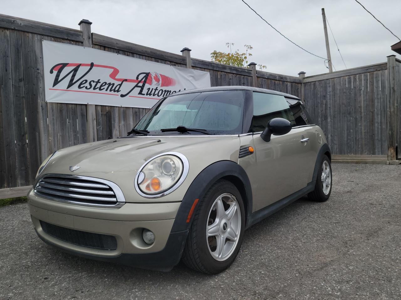 Used 2009 MINI Cooper Classic , Leather , Manual for sale in Stittsville, ON