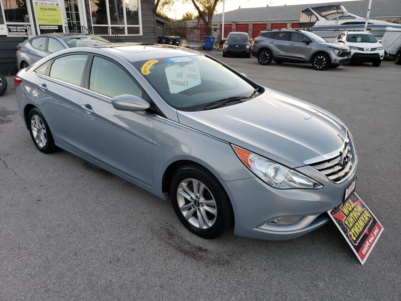 2011 Hyundai Sonata 2.4L Auto GLS **SUNROOF / WINTER TIRES** - Photo #1