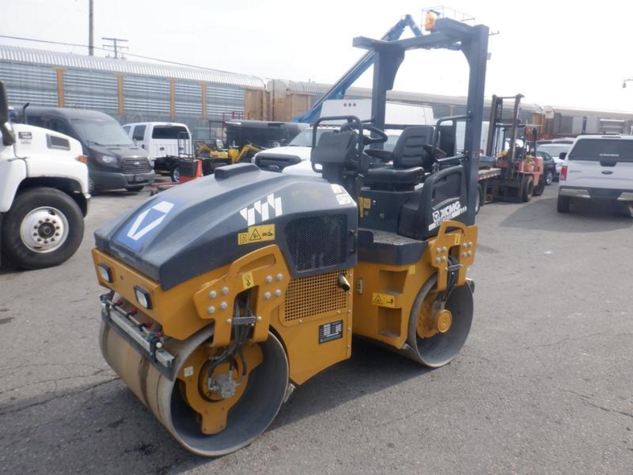 Used 2020 Xcmg XMR303S Vibratory Roller Diesel for sale in Burnaby, BC
