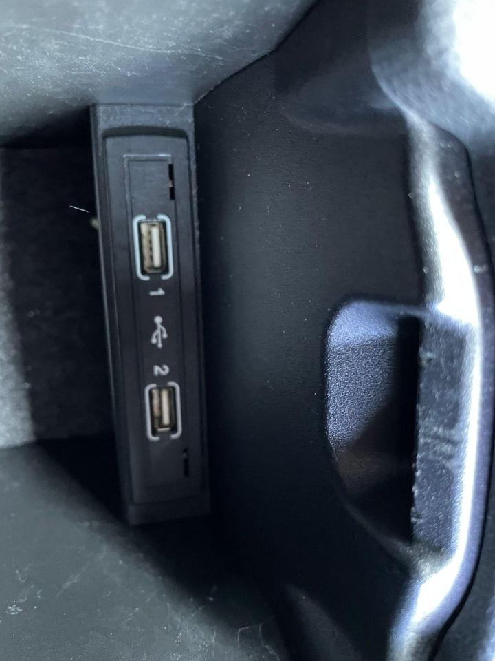 2015 Mercedes-Benz CLA-Class 4DR COUPE NAVIGATION BLUETOOTH NEW TIRES NO ACCIDE Photo4