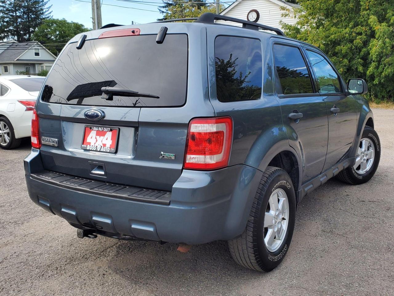 2010 Ford Escape XLT 4WD Photo4