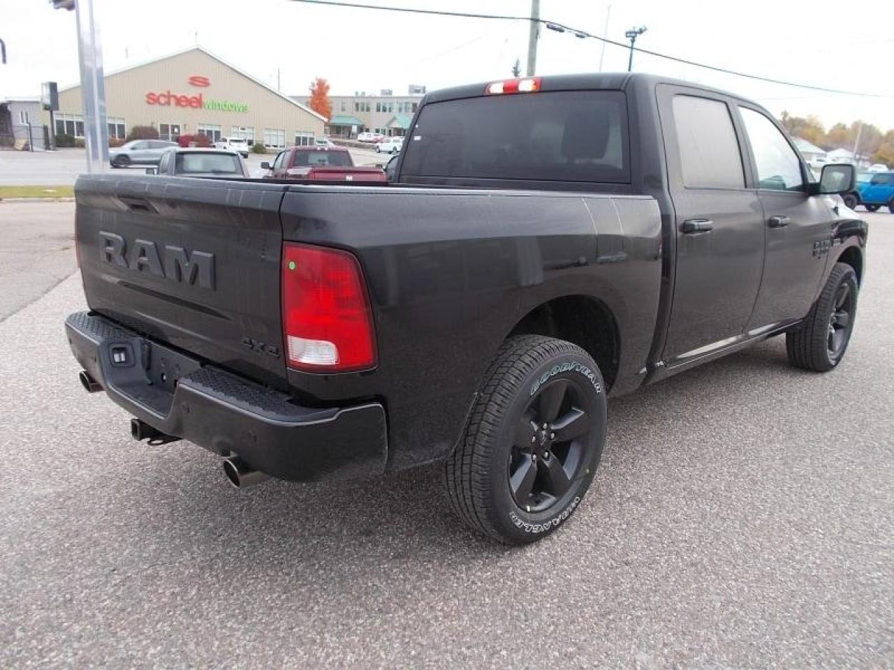 2022 RAM 1500 Classic Night Edition Photo3