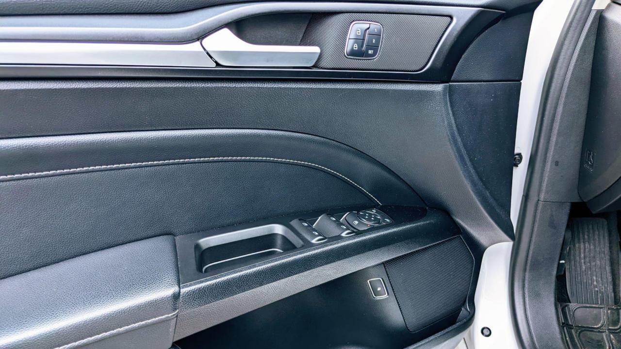 2018 Ford Fusion Hybrid Titanium Photo4