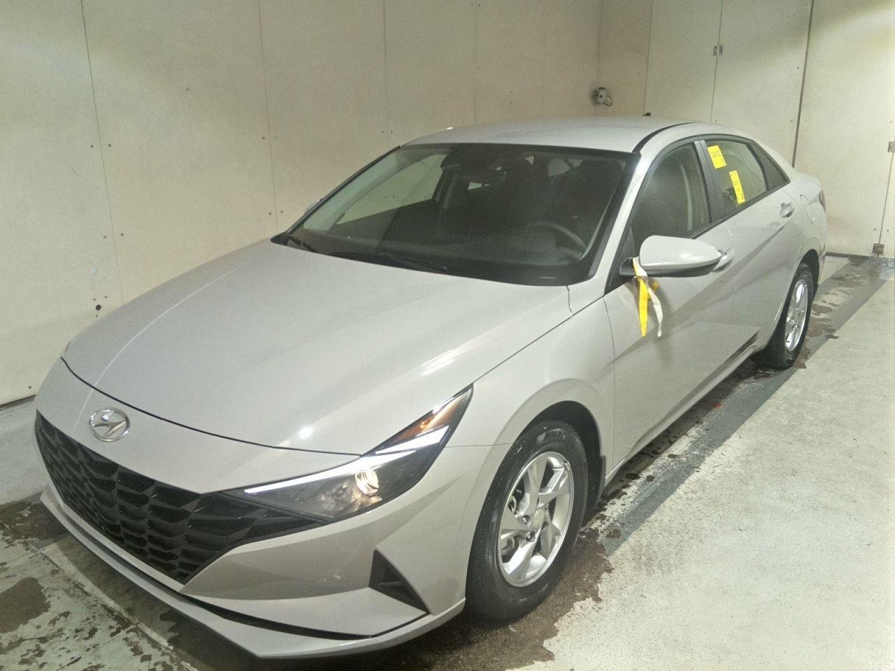 2022 Hyundai Elantra Essential - Photo #1