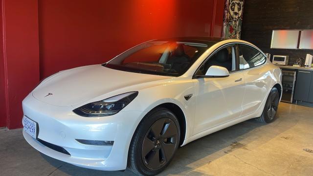 2022 Tesla Model 3 Standard Range Photo1