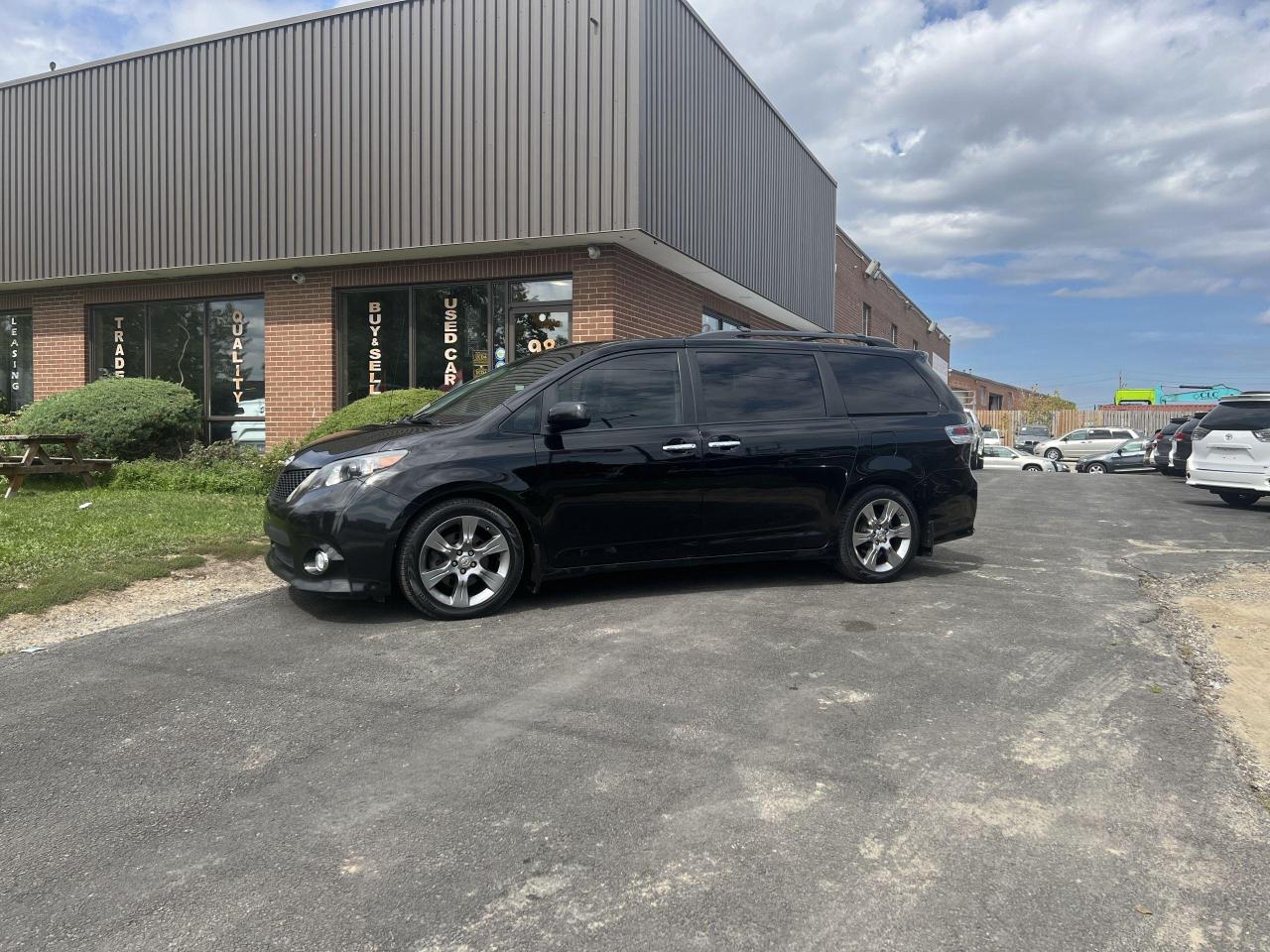 2014 Toyota Sienna 5DR SE 8-PASS FWD - Photo #1