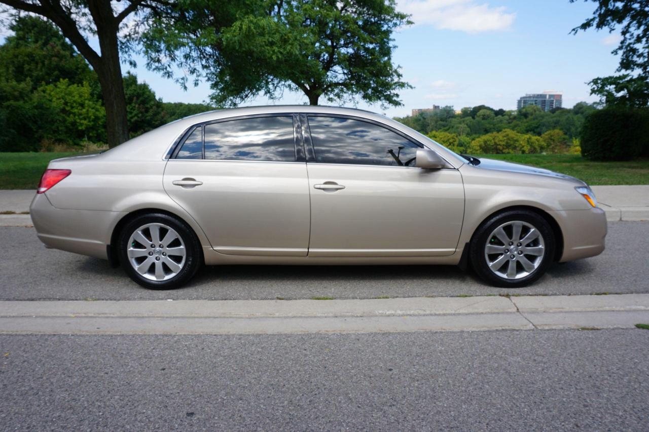 2005 Toyota Avalon 1 OWNER / IMMACULATE / NAVIGATION / LOCALLY OWNED Photo4