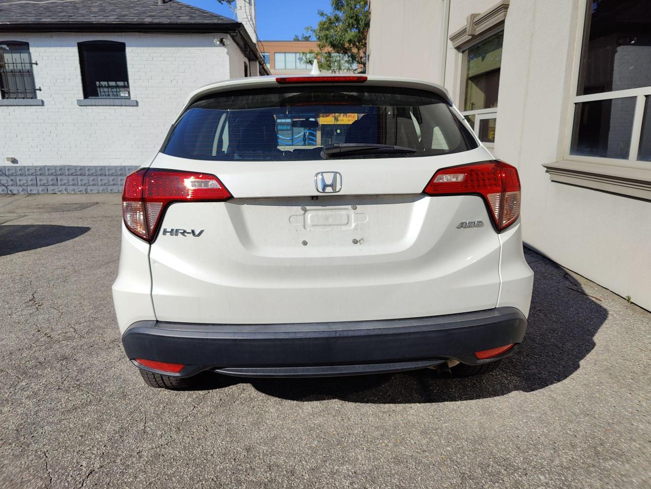 2018 Honda HR-V LX AWD • Low Milage! No Accidents! Photo4