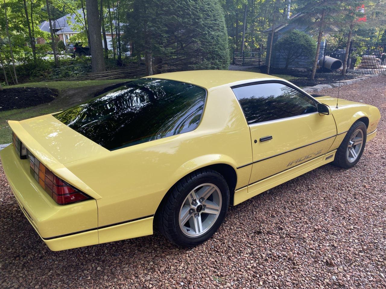 1985 Chevrolet Camaro IROC-Z  34983 km  Available In Sutton West Ontario - Photo #7