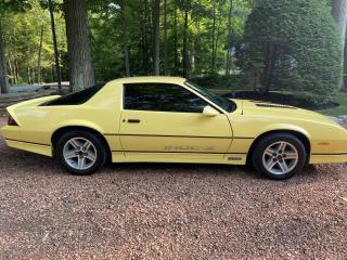 1985 Chevrolet Camaro IROC-Z  34983 km  Available In Sutton West Ontario - Photo #3