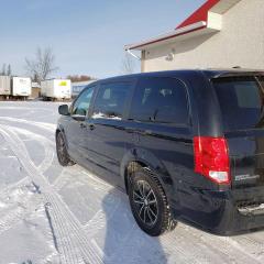 2017 Dodge Grand Caravan SXT, Accident Free, DVD, Stow N Go - Photo #4