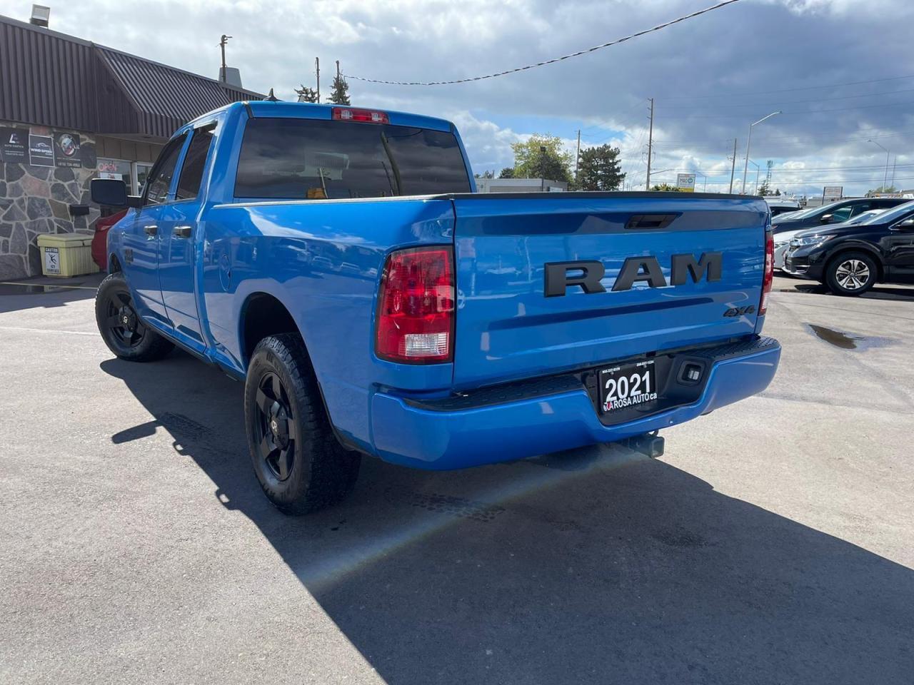 2021 RAM 1500 Express 4x4 Quad Cab 6'4" Box CARPLAY B-TOOTH B-CA - Photo #4
