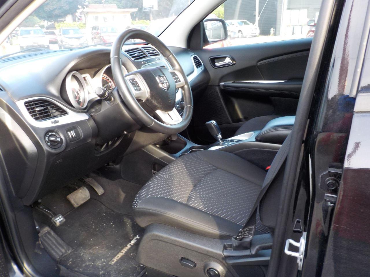 2017 Dodge Journey FWD 4DR SXT Photo4