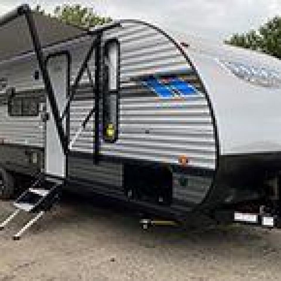 2022 SALEM 273QBXL Lightweight Bunkhouse-Almost New!