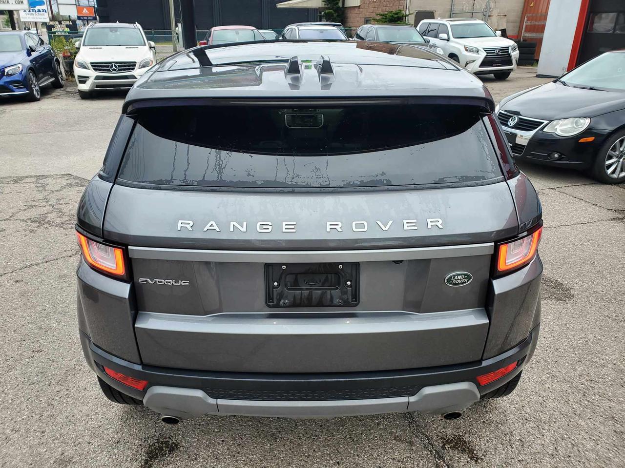 2018 Land Rover Range Rover Evoque SE AWD Photo4