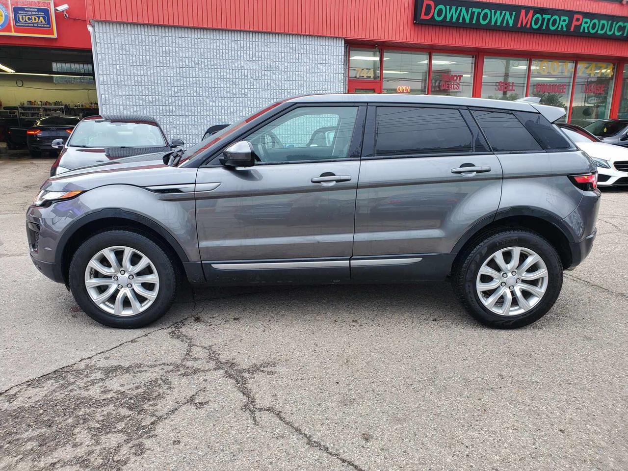 2018 Land Rover Range Rover Evoque SE AWD Photo2