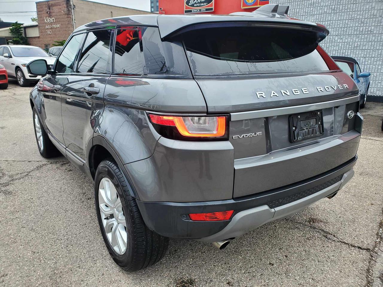 2018 Land Rover Range Rover Evoque SE AWD Photo3