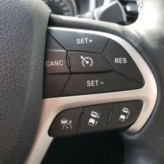 2015 Jeep Cherokee Low Km, Parks it self, Adaptive Cruise, - Photo #11