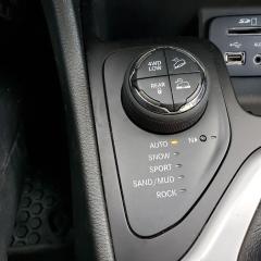 2015 Jeep Cherokee Low Km, Parks it self, Adaptive Cruise, - Photo #17