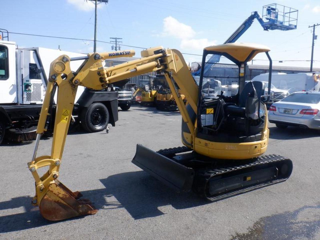Used 2015 Komatsu PC30UU Mini Excavator Diesel for sale in Burnaby, BC